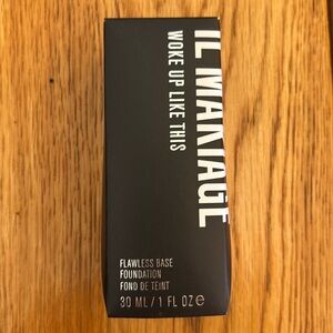NIB Il Makiage Flawless Base Foundation 
Woke Up Like This 
020
NEW / SEALED